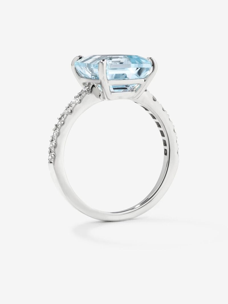 18K White Gold Ring with Sky Azul Top image number 2