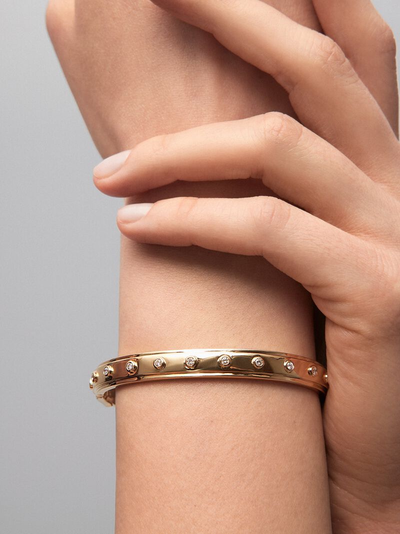 Rigid 18K yellow gold bracelet with 11 brilliant-cut diamonds with a total of 0.36 cts image number 1