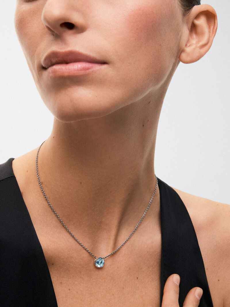 925 silver pendant with Sky blue topaz in 2.61 cts bright size image number 3