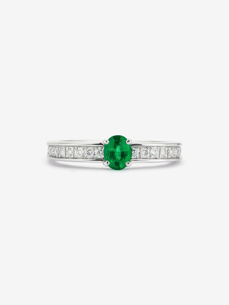 18K white gold ring with oval-cut emerald of 0.32 cts and 22 brilliant-cut diamonds with a total of 0.15 cts image number 2