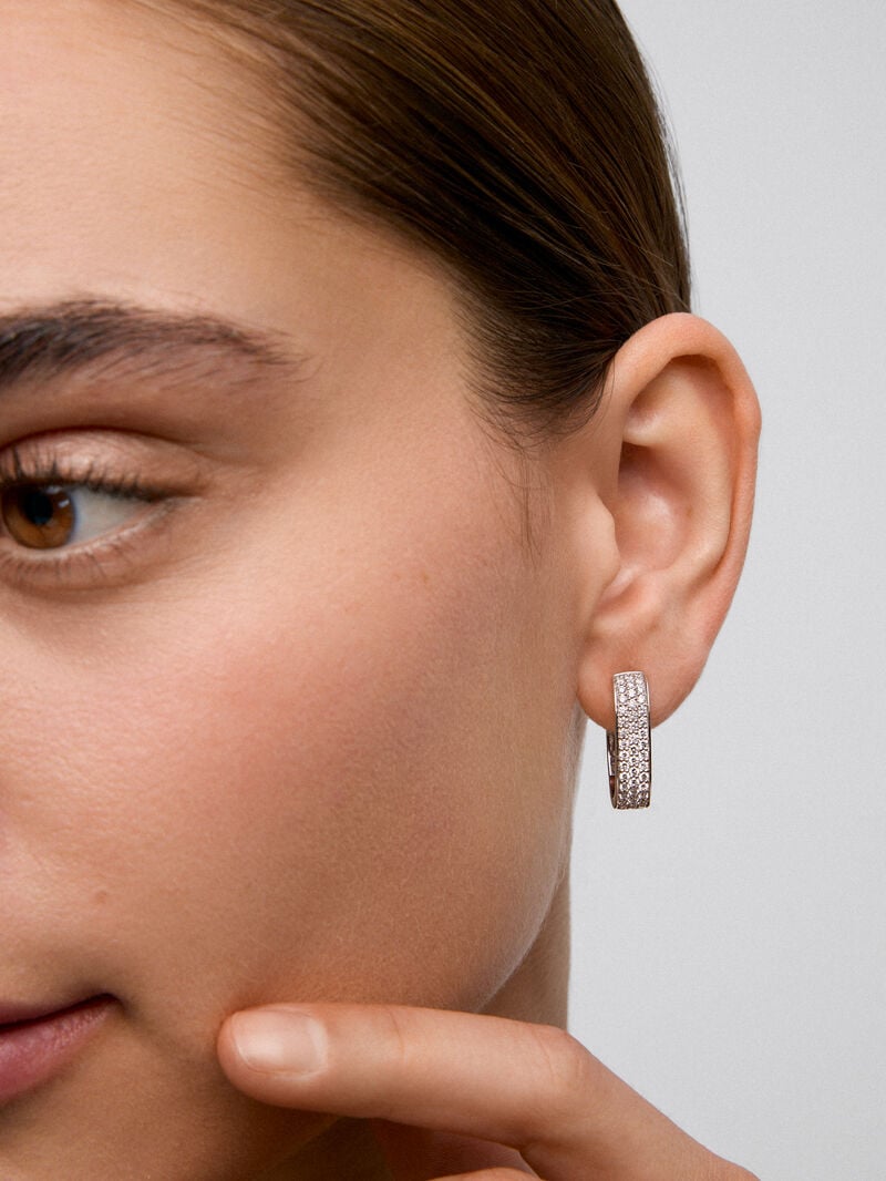18K White Gold Earrings with Brilliant-Cut Pavé Diamonds image number 3