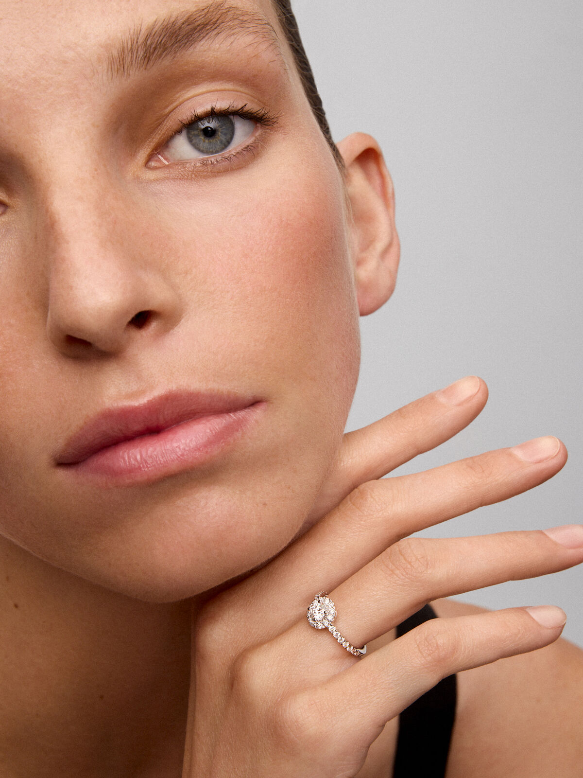 Anillo pedida suarez 2025