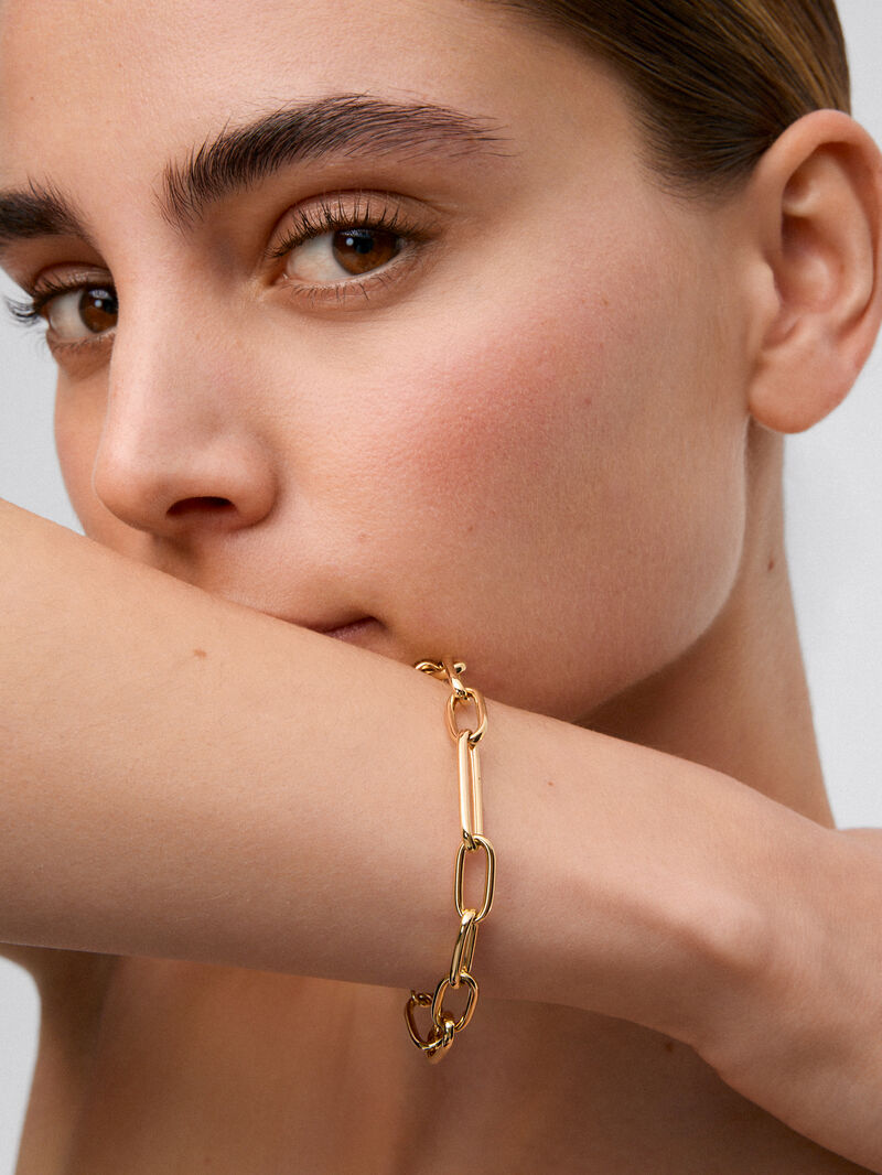 Medium link bracelet made of 18K yellow gold image number 3