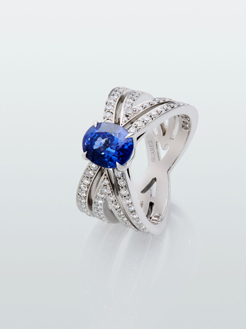 18K white gold multi-arm ring with oval-cut blue sapphire of 2.39 cts and brilliant-cut diamonds with a total of 0.98 cts image number 0