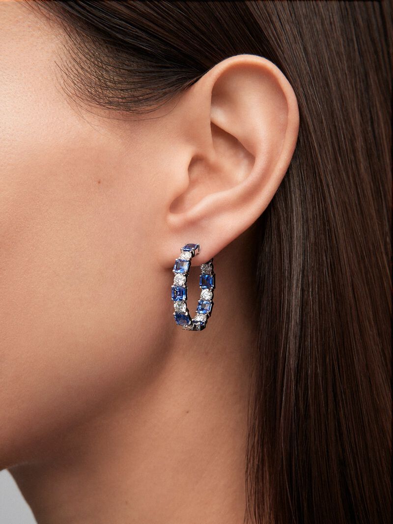 18K white gold earrings with 16 octagonal-cut blue sapphires with a total of 5.71 cts and 14 brilliant-cut diamonds with a total of 2.4 cts image number 3
