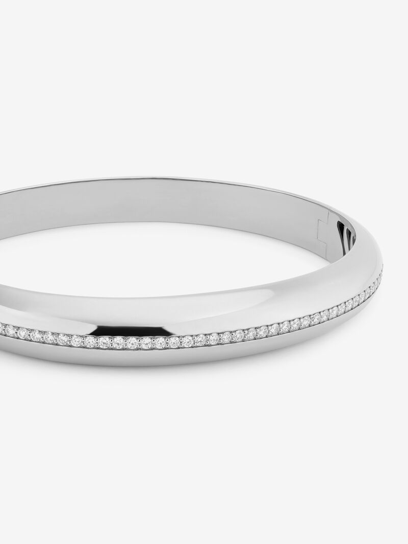 Rigid 18K White Gold Bracelet with Pavé Brilliant-Cut Diamonds image number 1