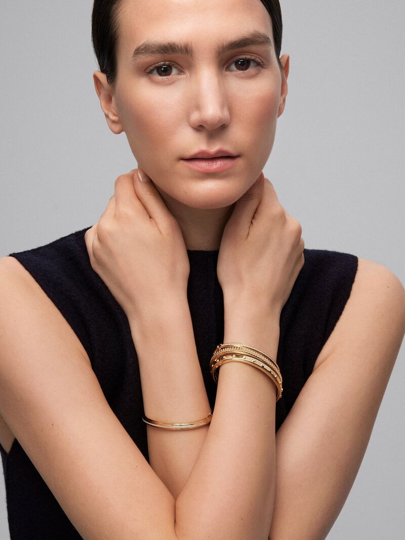 Rigid 18K yellow gold bracelet with 123 brilliant-cut diamonds with a total of 0.3 cts image number 2
