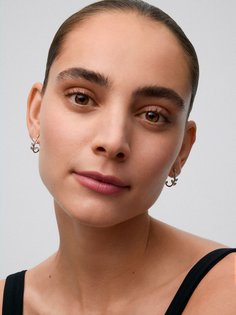18K white gold earrings with 36 brilliant-cut diamonds with a total of 0.16 cts image number 1