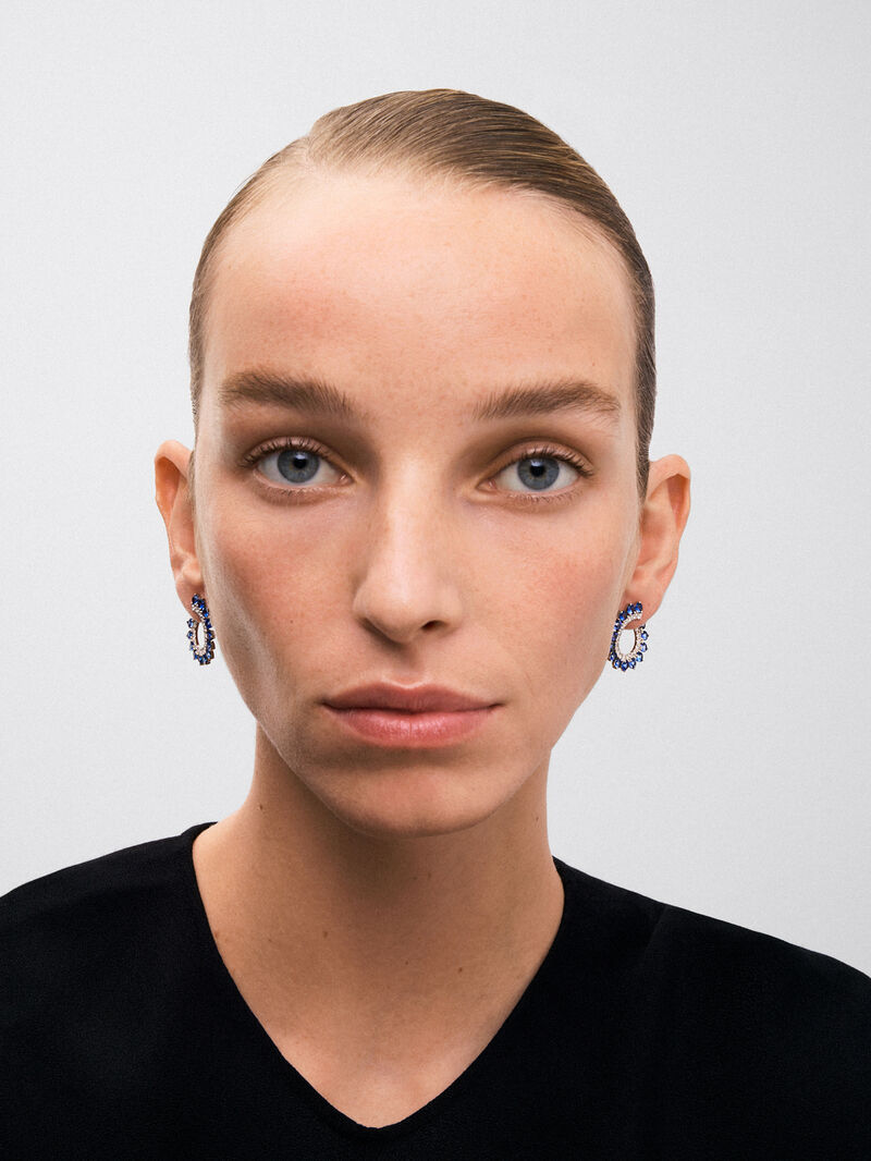 18K white gold hoop earrings with 30 brilliant-cut blue sapphires with a total of 5.85 cts and 42 brilliant-cut diamonds with a total of 1 cts image number 3