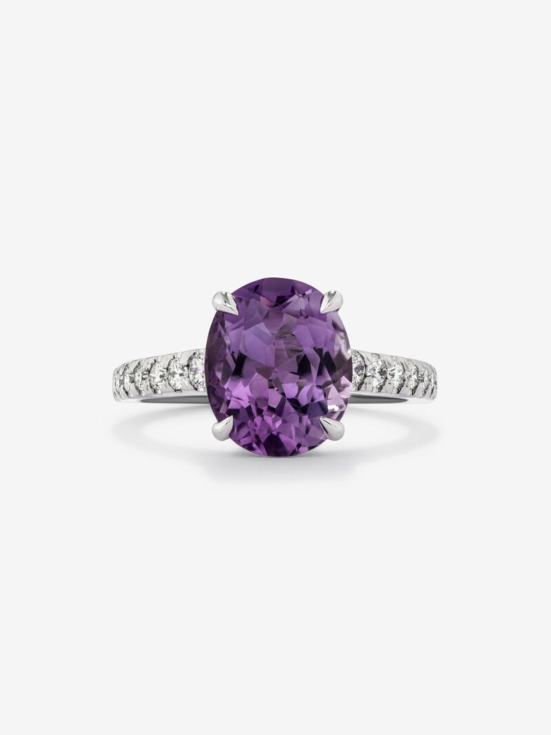 18K white gold ring with oval-cut purple amethyst of 3.51 cts and 14 brilliant-cut diamonds with a total of 0.32 cts image number 2