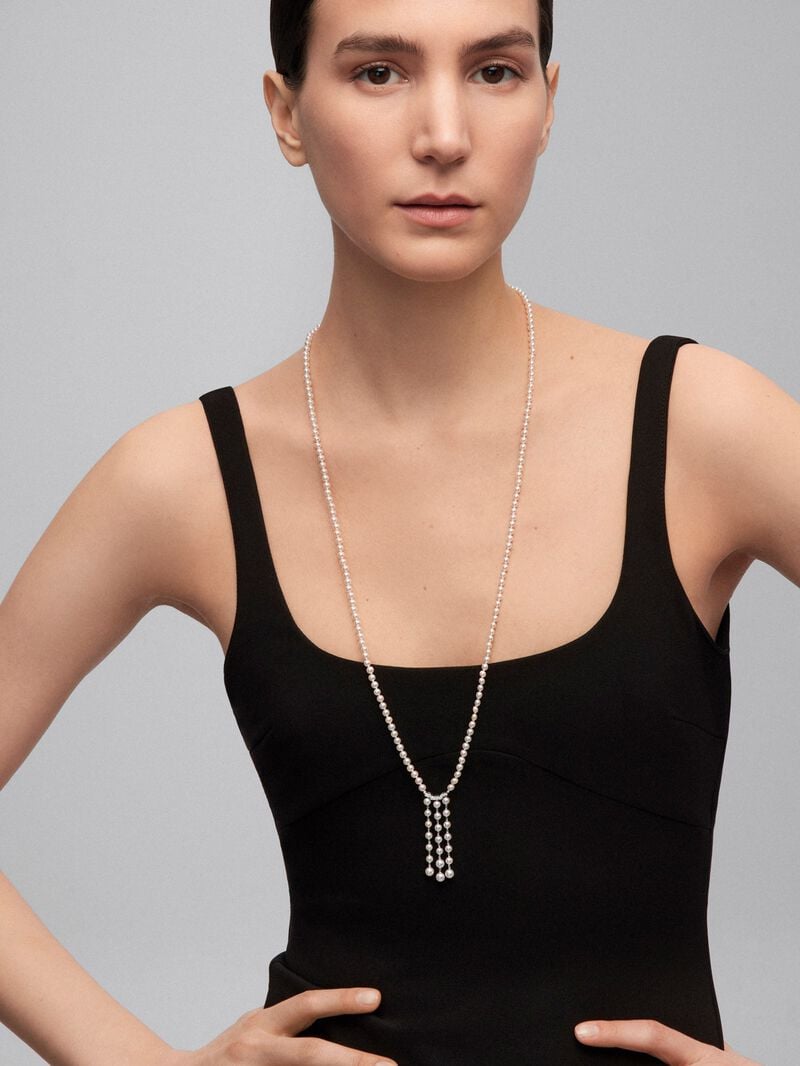 18K white gold pendant with 172 Akoya pearls and 9 brilliant-cut diamonds with a total of 0.09 cts image number 1