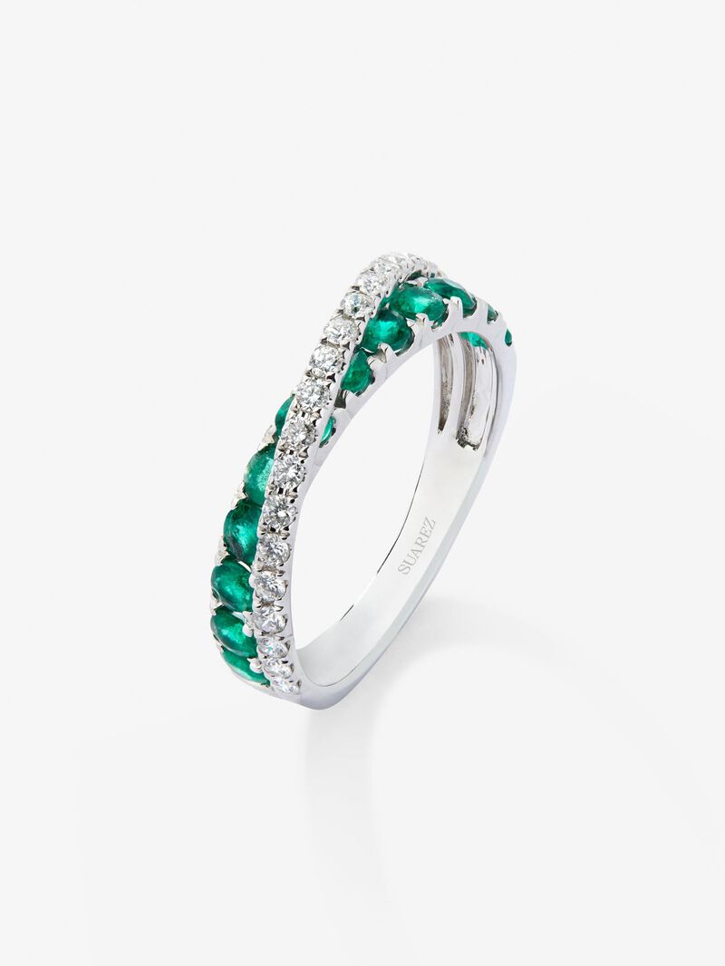 18K white gold cross ring with 12 brilliant-cut emeralds with a total of 0.62 cts and 20 brilliant-cut diamonds with a total of 0.2 cts image number 0