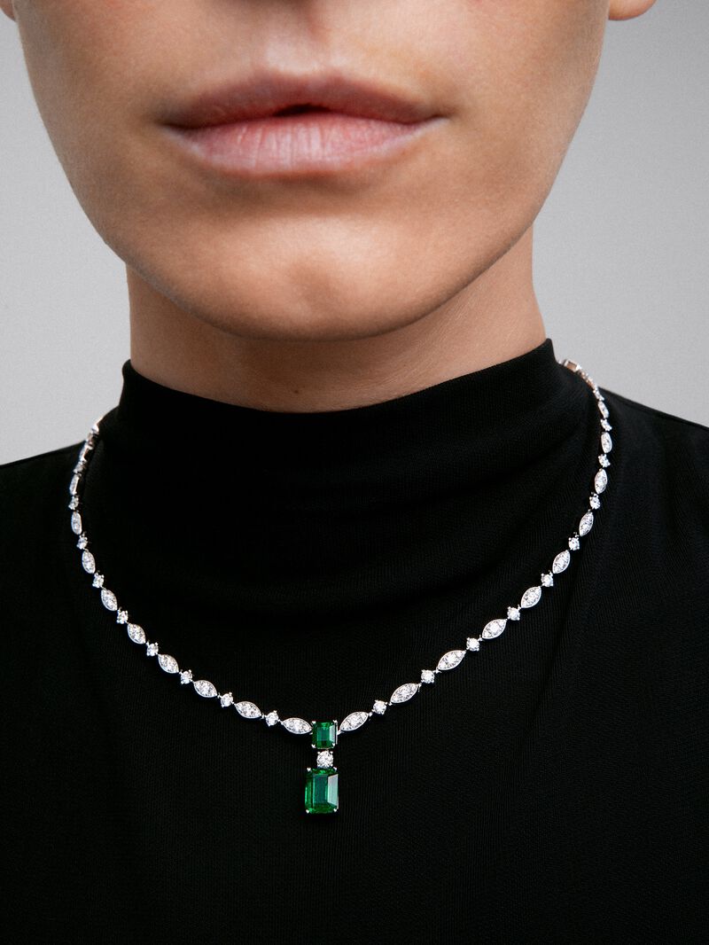 18K white gold necklace with 2 octagonal-cut green emeralds with a total of 3.59 cts and 136 brilliant-cut diamonds with a total of 7.24 cts image number 2