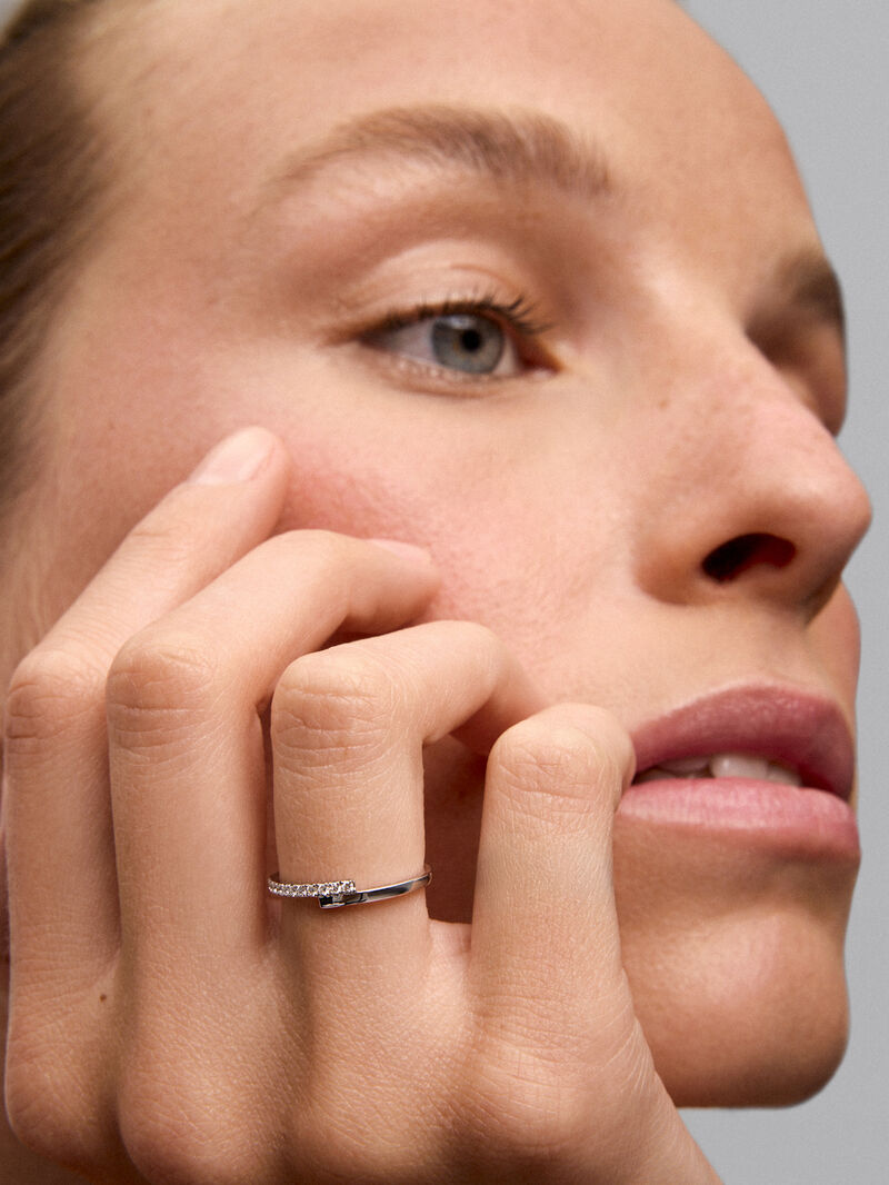 You and me ring in 18K white gold with 11 brilliant-cut diamonds with a total of 0.1 cts image number 3