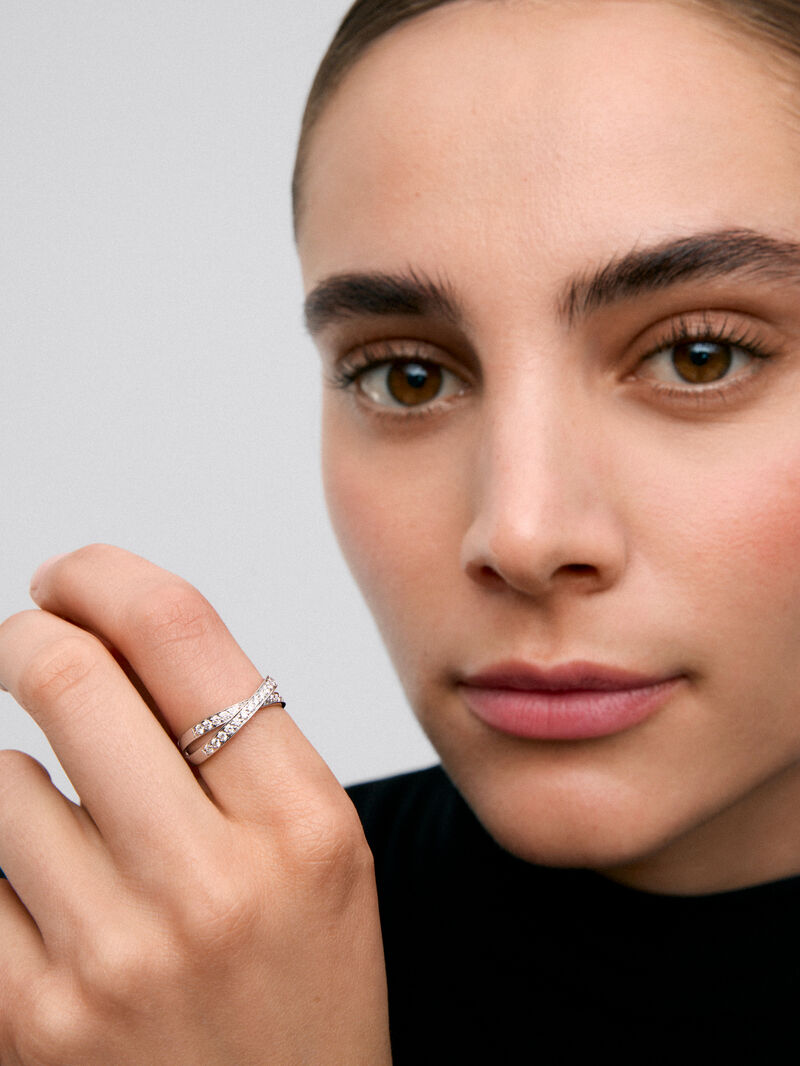 18K white gold cross ring with 30 brilliant-cut diamonds with a total of 0.48 cts image number 1
