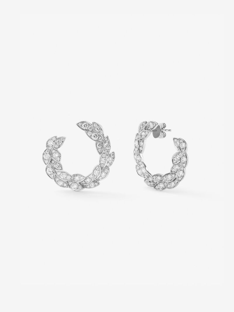 18kt white gold earrings with diamonds image number 0