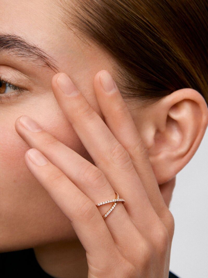 18K rose gold cross ring with 33 brilliant-cut white diamonds with a total of 0.2 cts image number 3