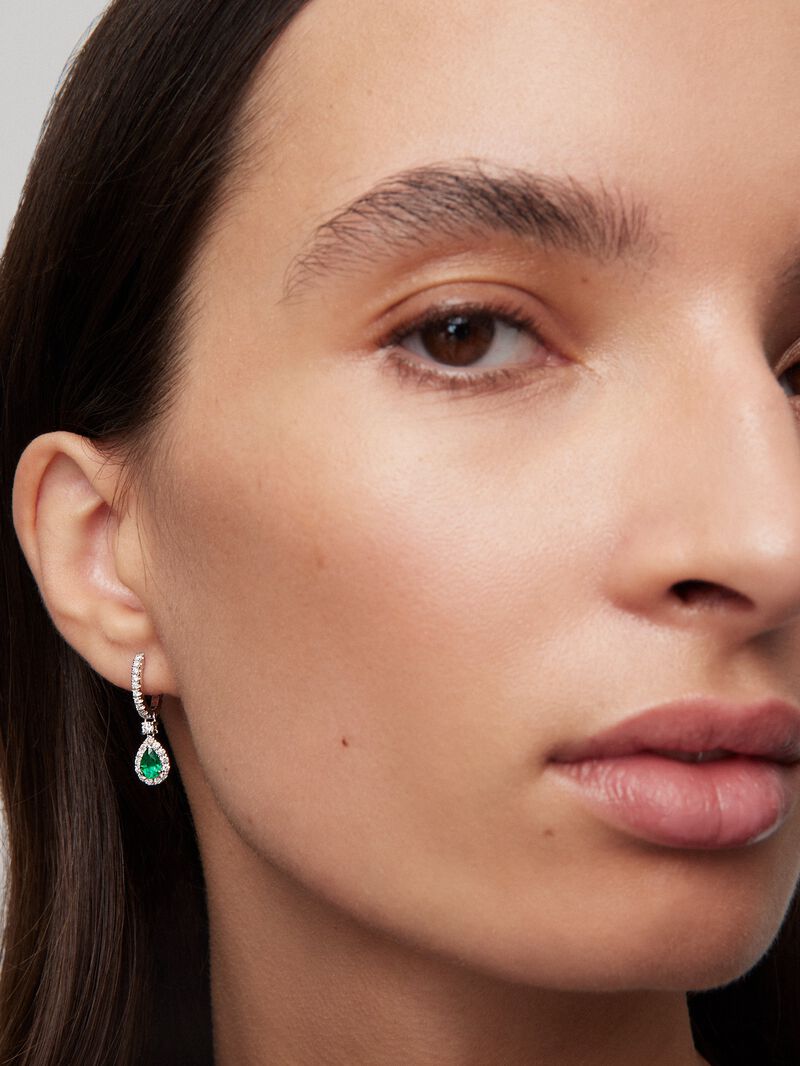 18K white gold earrings with 2 pear-cut green emeralds with a total of 0.7 cts and 48 brilliant-cut diamonds with a total of 0.53 cts image number 3