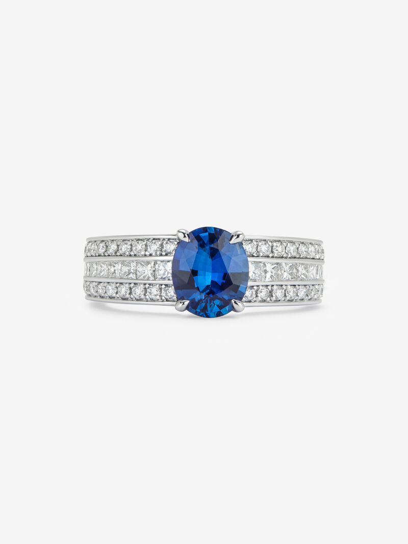 18K white gold ring with oval-cut royal blue sapphire of 2.53 cts, 44 brilliant-cut diamonds with a total of 0.37 cts and 22 princess-cut diamonds with a total of 0.58 cts image number 1