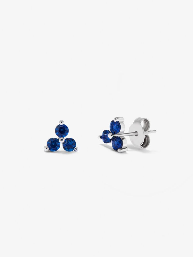 18k white gold earrings with blue sapphires in a brilliant size of 0.77 cts image number 0