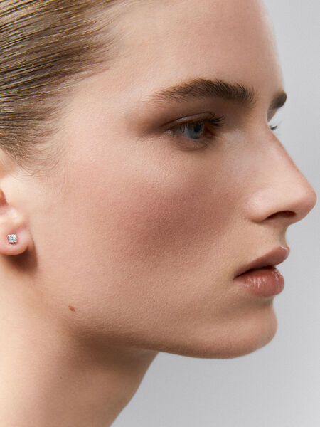 Pendientes solitario de oro blanco de 18kt con diamante de 0,10 quilates, PE12116-OBD010_V