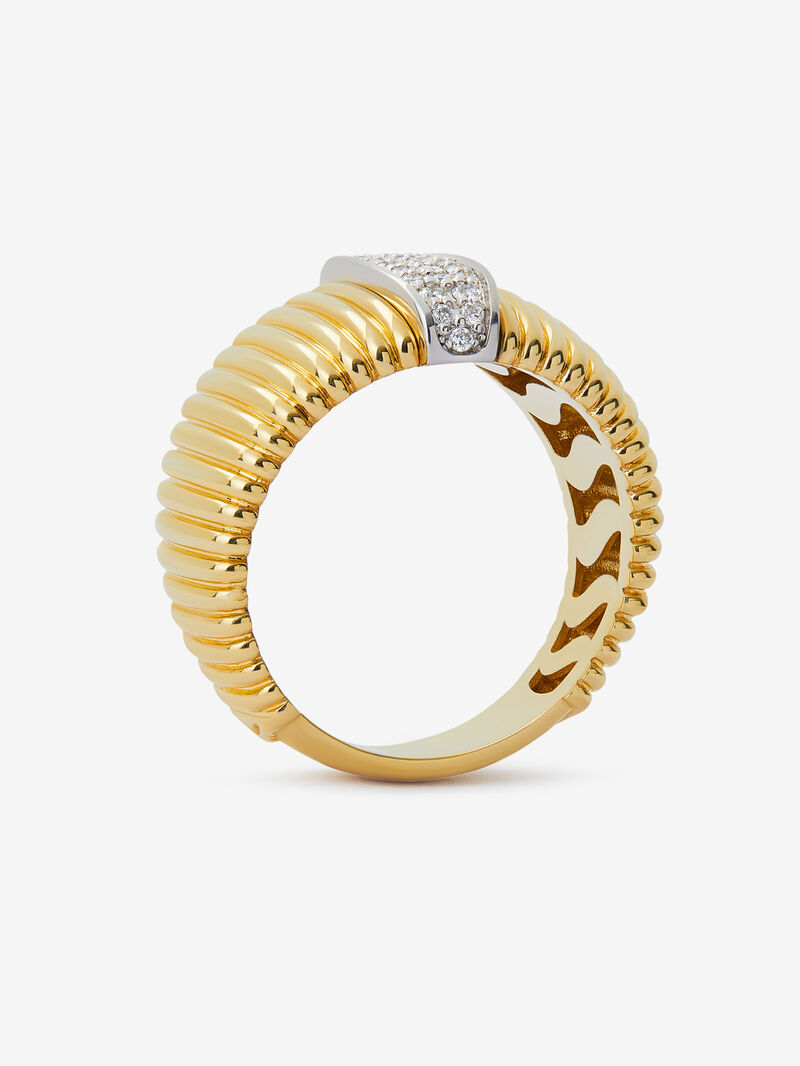 18K Yellow Gold Fluted Ring with Pavé Diamond image number 4