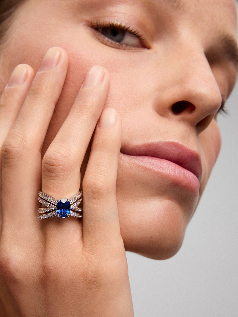 18K white gold multi-arm ring with oval-cut blue sapphire of 2.47 cts and brilliant-cut diamonds with a total of 1.09 cts image number 3