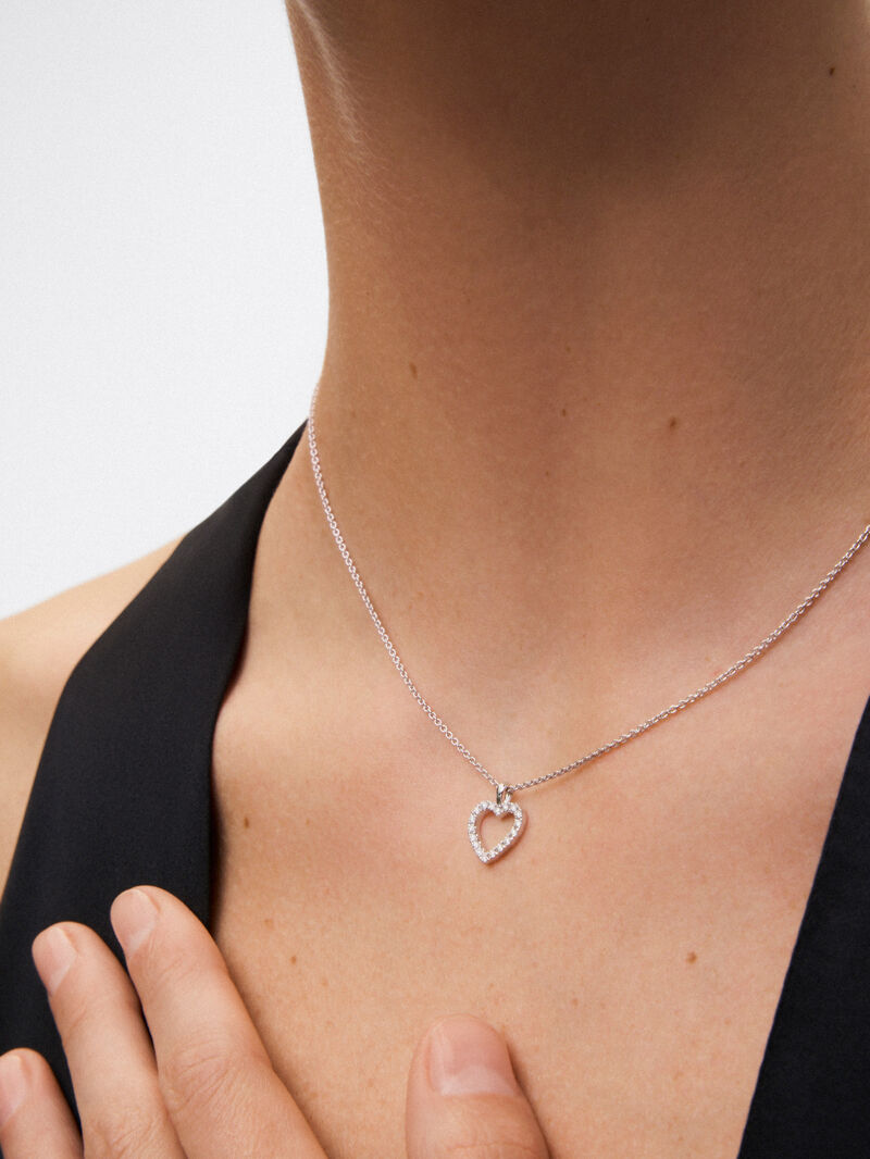18kt white gold heart pendant with 0.22cts diamonds image number 3