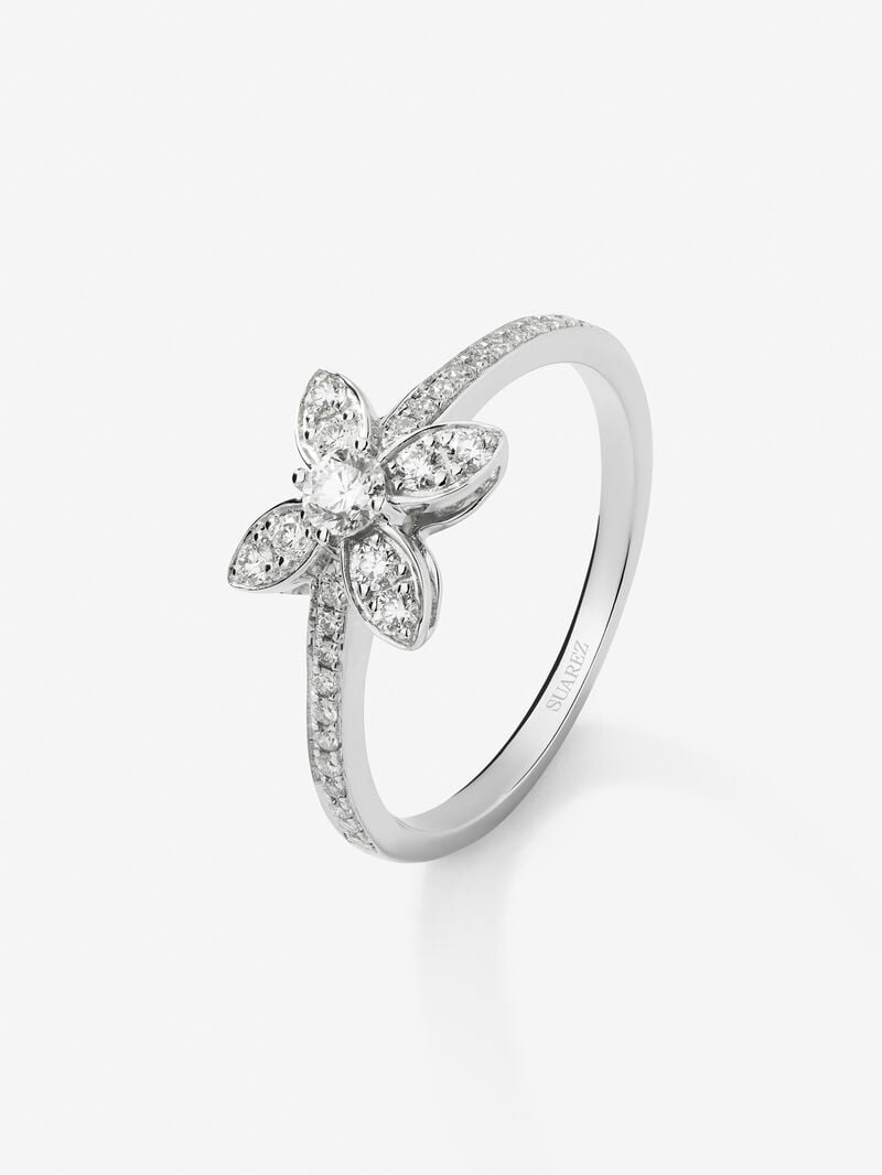 18K white gold ring with 31 brilliant-cut diamonds with a total of 0.34 cts image number 0