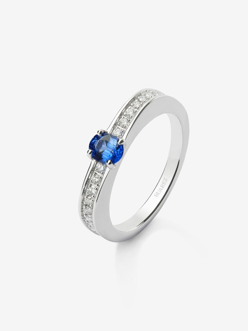 18K white gold ring with oval-cut blue sapphire of 0.44 cts and 22 brilliant-cut diamonds with a total of 0.16 cts image number 0