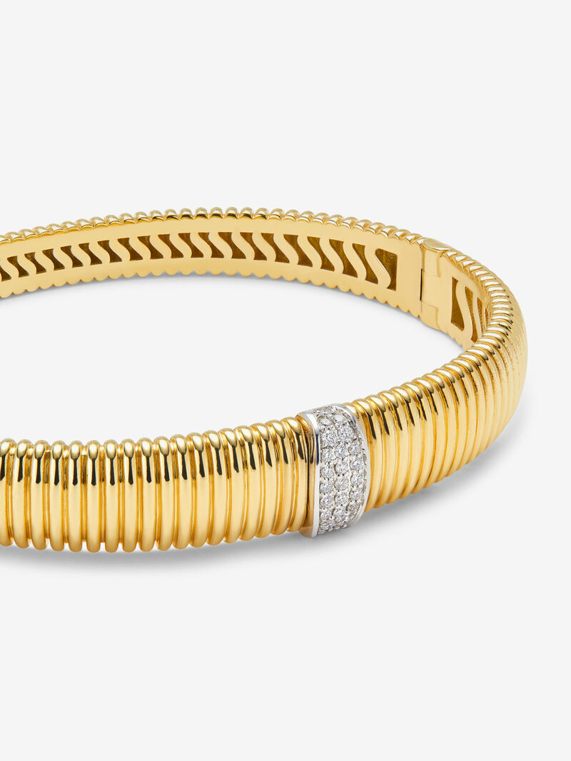 18K White and Yellow Gold Fluted Rigid Bracelet with Pavé Diamonds image number 2