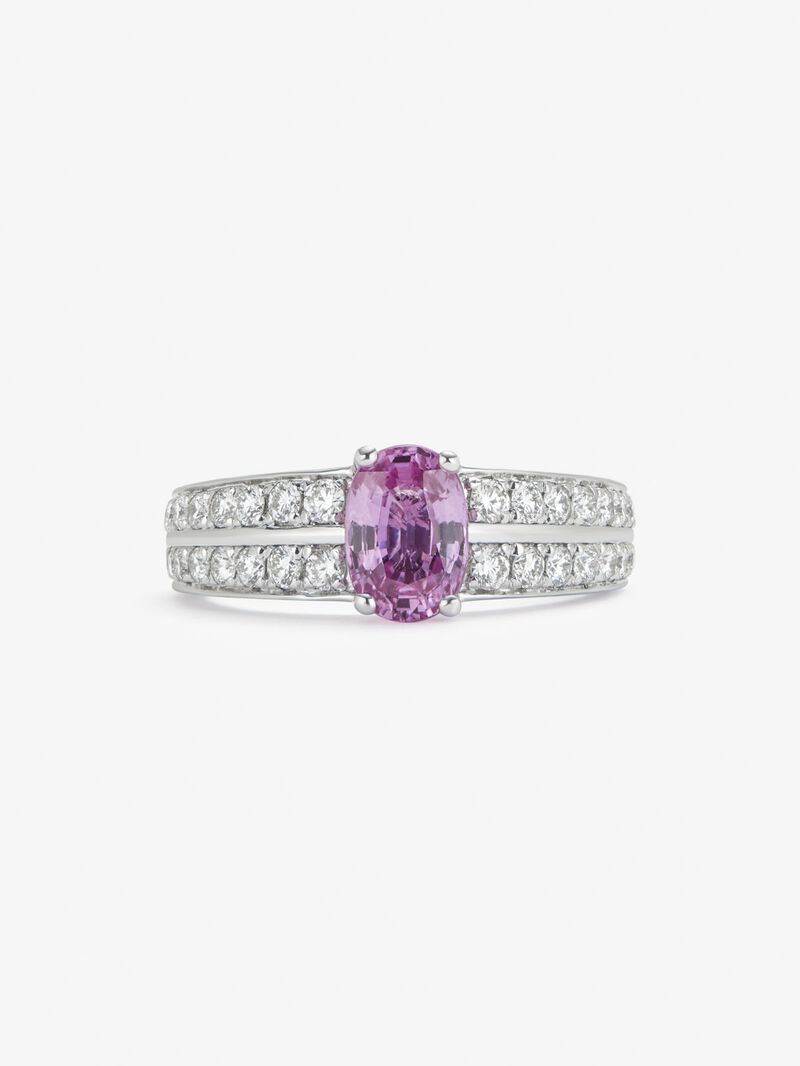18K white gold ring with vivid pink sapphire in oval cut of 1.46 cts and 32 brilliant-cut diamonds with a total of 0.61 cts image number 1