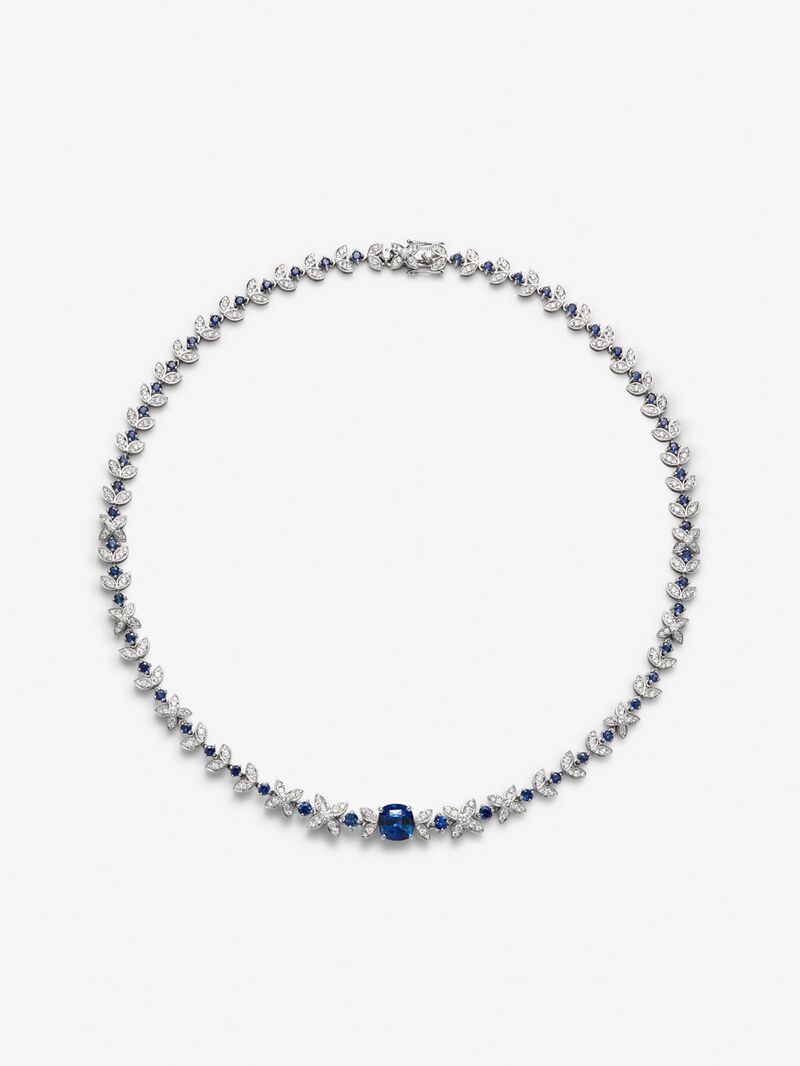 18K white gold necklace with a cushion-cut cornflower blue sapphire of 3.51 cts, 58 brilliant-cut blue sapphires with a total of 4.32 cts and 393 brilliant-cut diamonds with a total of 3.58 cts image number 0