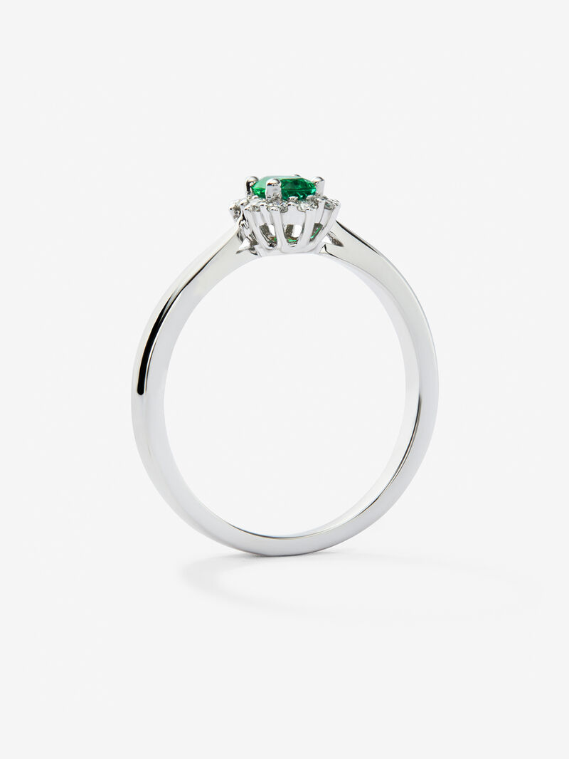 18K white gold ring with oval-cut green emerald of 0.25 cts and brilliant-cut diamonds with a total of 0.11 cts image number 4