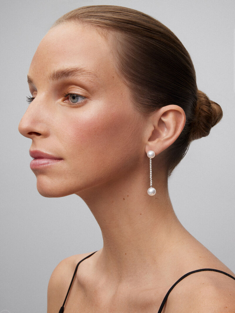 Long 18K white gold pendant earrings with diamond and pearl. image number 3
