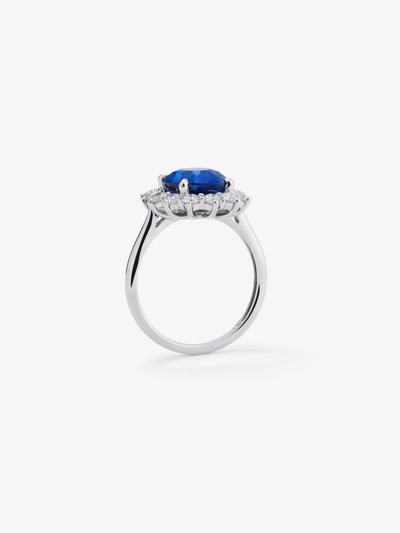 18K White Gold Ring with Royal Blue Sapp image number 1