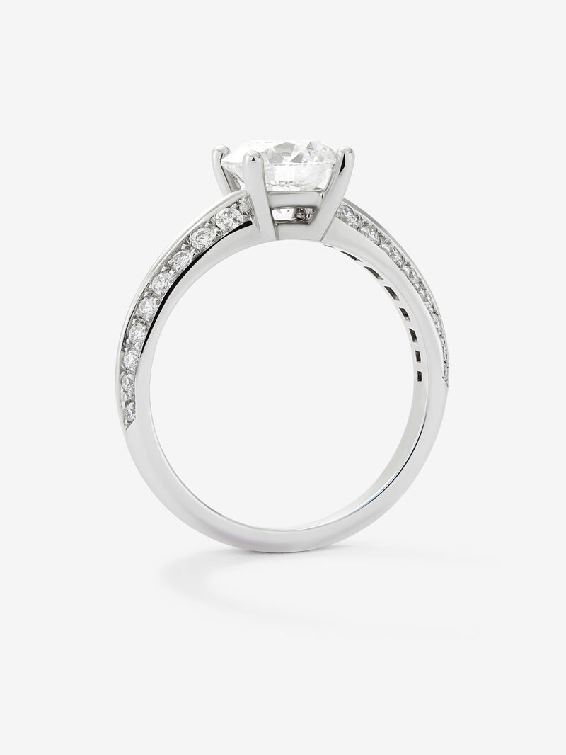 Solitaire ring in 18K white gold with a 1.5-carat central diamond and additional brilliant-cut diamonds totaling 0.33 cts image number 4
