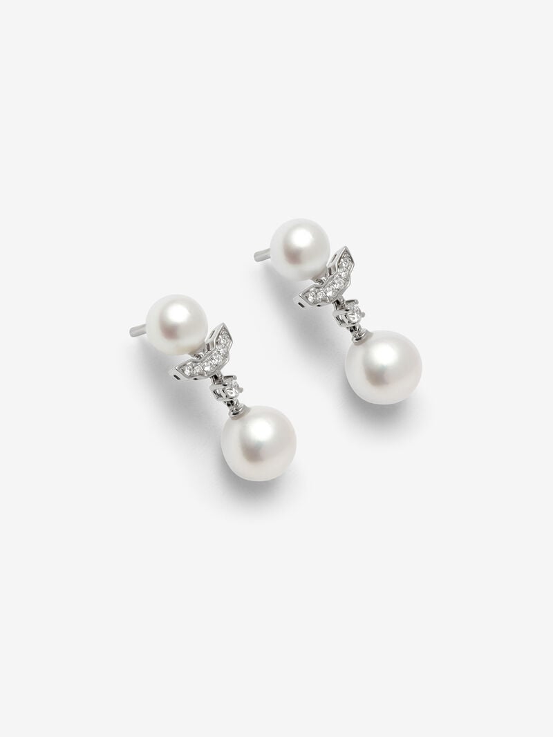18K white gold earrings with 2 akoya pearls and 14 brilliant-cut diamonds with a total of 0.09 cts image number 2