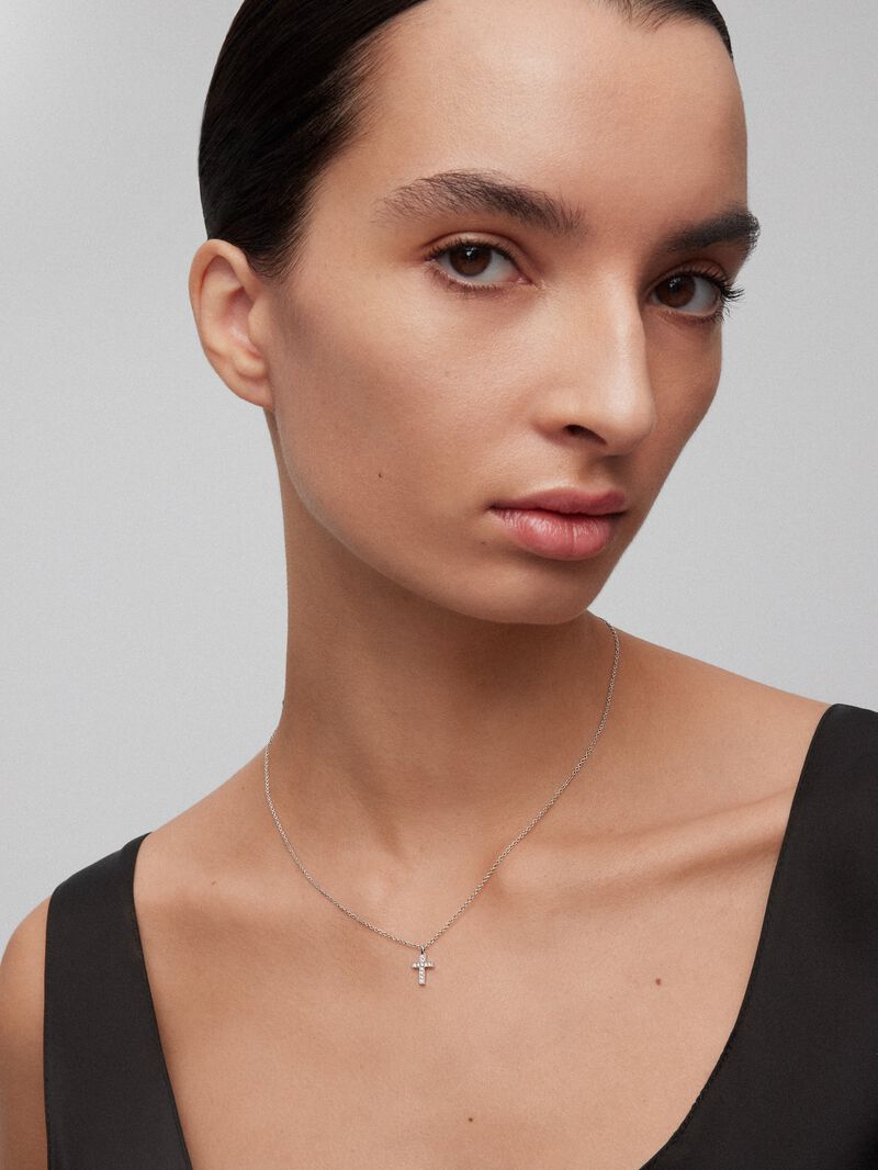 18K white gold pendant with 11 brilliant-cut diamonds with a total of 0.07 cts image number 1