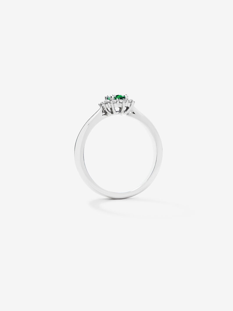 18K White Gold Ring with Emerald Green in 0.74 cts oval size and white diamonds of 0.25 cts image number 4