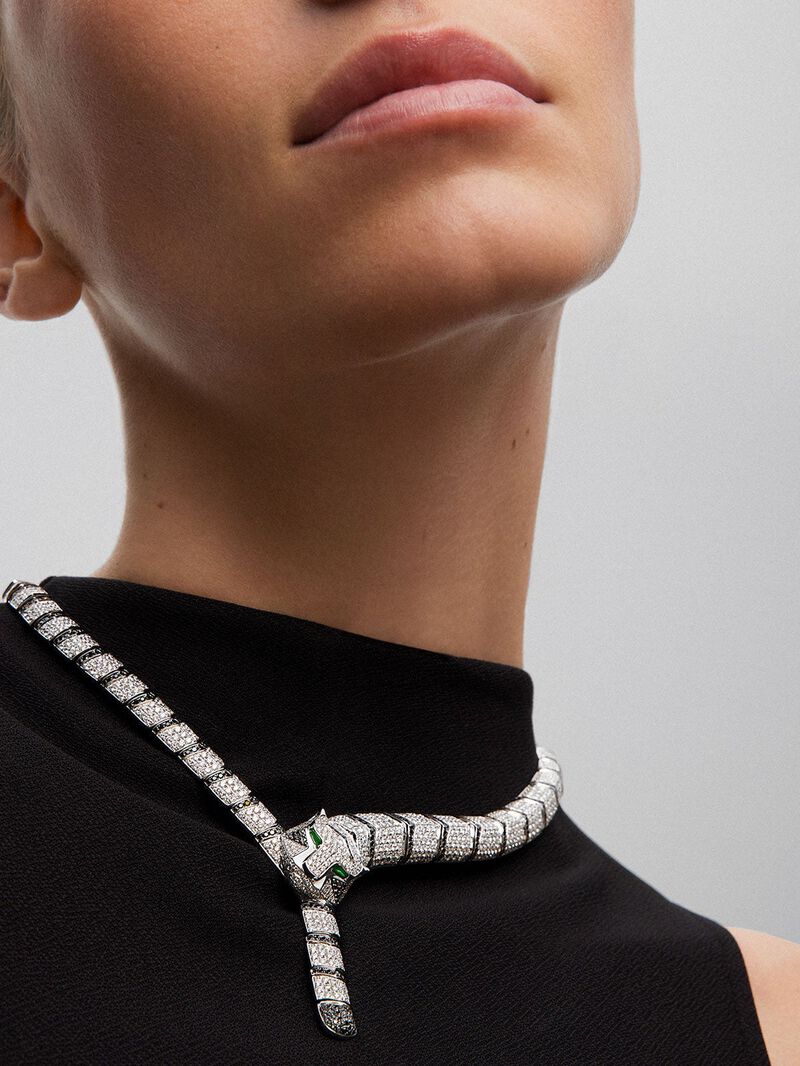 Rigid 18K white gold necklace with 1325 brilliant-cut white diamonds with a total of 19.09 cts, 453 brilliant-cut black diamonds with a total of 3.61 cts, and 2 trapezoid-cut emeralds with a total of 0. 13 cts in the shape of a tiger image number 1