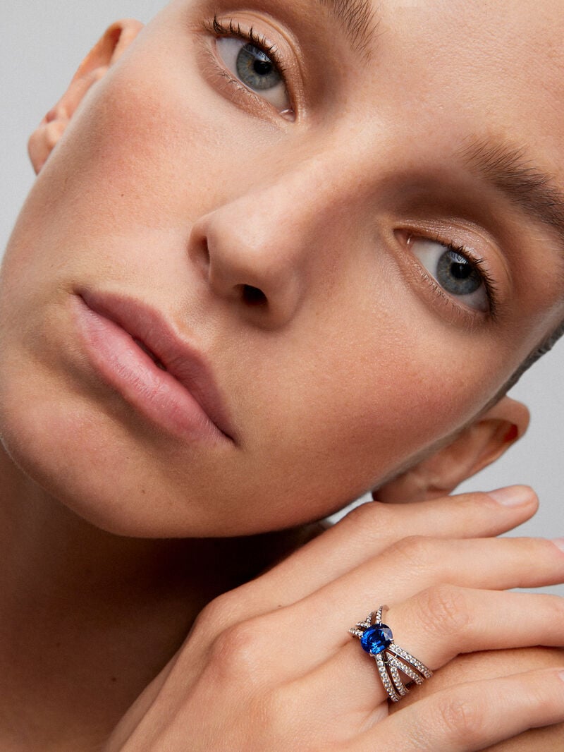 18K white gold multi-arm ring with oval-cut blue sapphire of 2.39 cts and brilliant-cut diamonds with a total of 0.98 cts image number 3