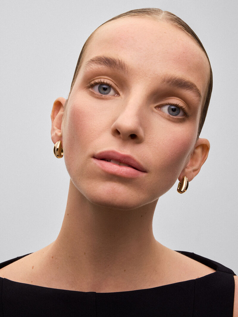 18K Yellow Gold Hoop Earrings with Brilliant-Cut Pavé Diamonds image number 1
