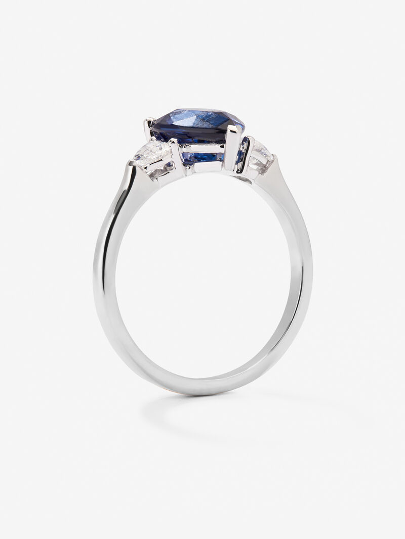 18K white gold ring with pear-cut royal blue sapphire of 2.54 cts and 2 heart-cut diamonds with a total of 0.38 cts image number 4