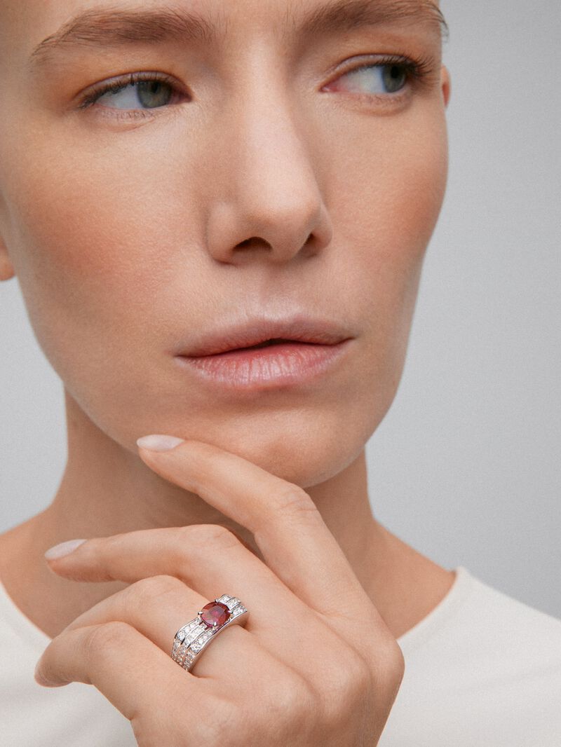 18K white gold ring with pigeon blood red ruby ​​in oval cut of 1.54 cts and 54 diamonds in princess and brilliant cut with a total of 0.93 cts image number 1