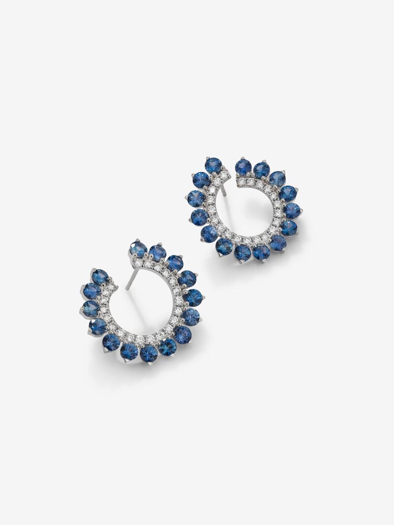 18K white gold hoop earrings with 30 brilliant-cut blue sapphires with a total of 5.85 cts and 42 brilliant-cut diamonds with a total of 1 cts image number 2