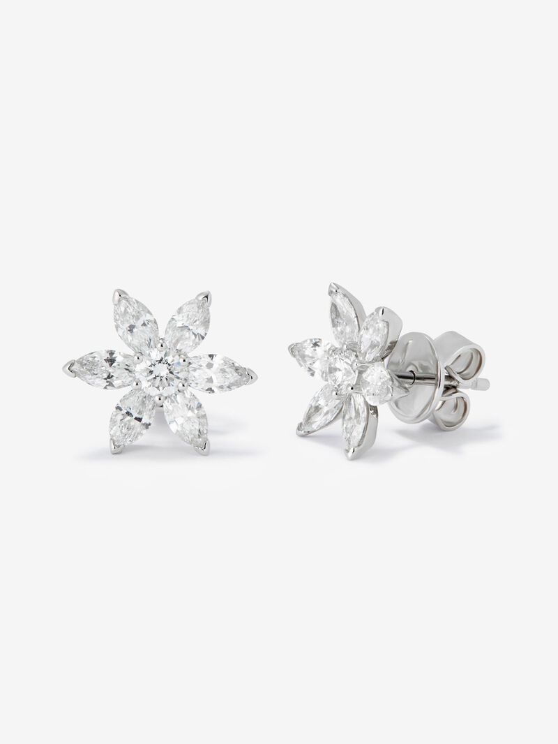 18k White Gold Flower with Diamonds image number 0
