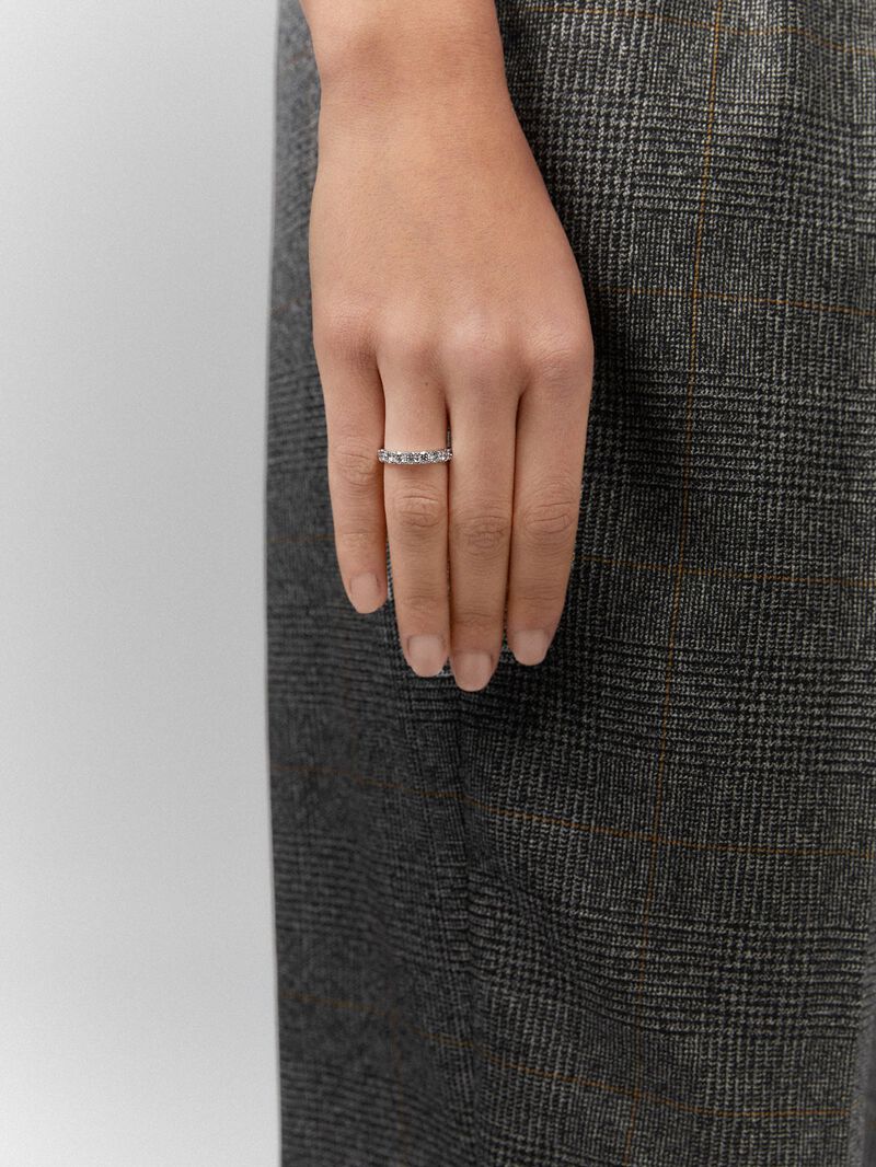 18K white gold engagement ring with 1.2 ct brilliant cut diamonds image number 3