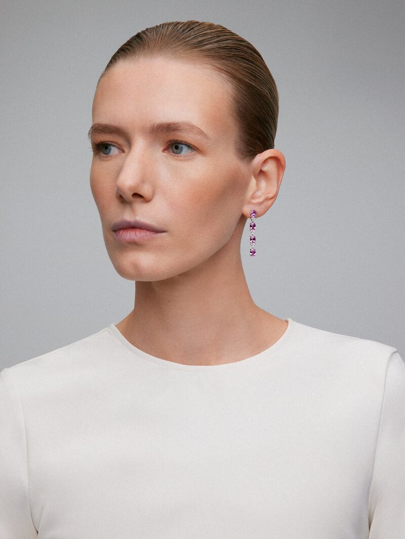 18K white gold earrings with 8 oval-cut pink sapphires with a total of 7.59 cts and 18 brilliant-cut diamonds with a total of 0.51 cts image number 5