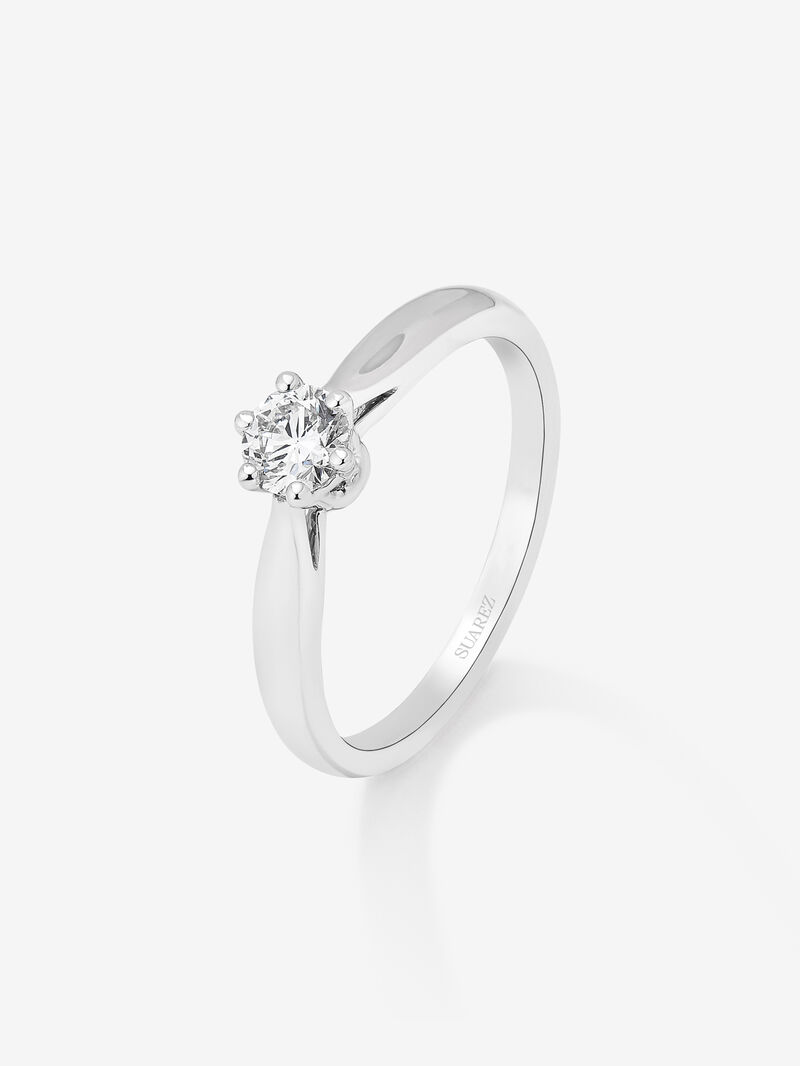 18K white gold compromise ring with 0.3 carat central diamond image number 0